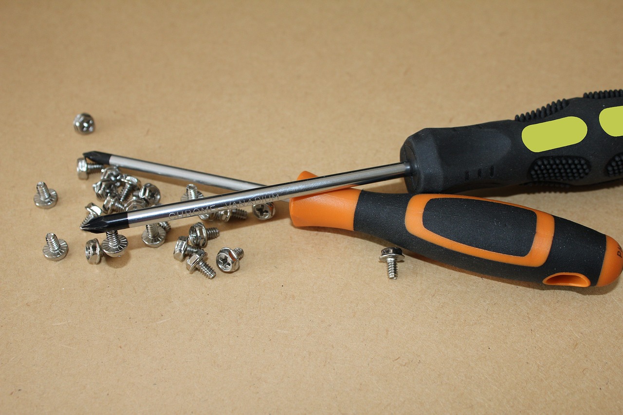 screws, screwdriver, magnetic point
